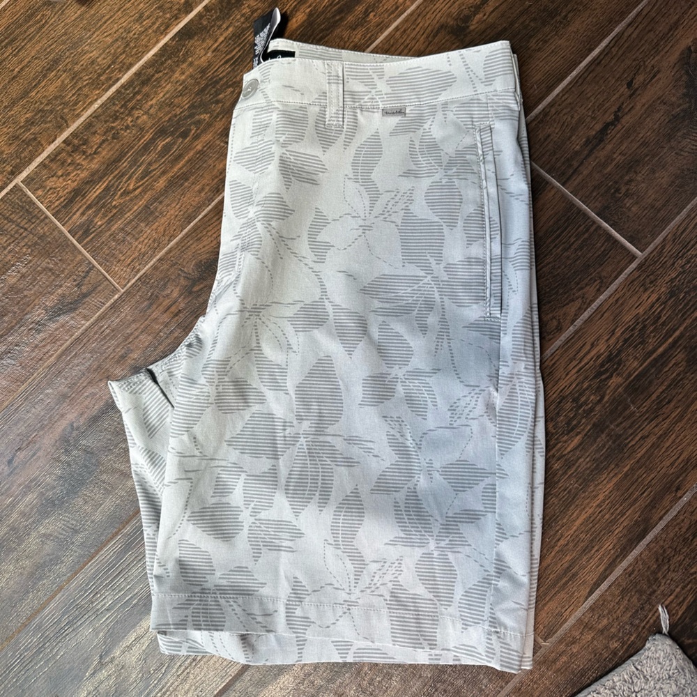 NWOT Travis Mathew sorts